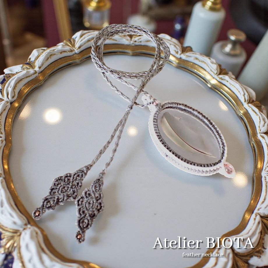 羽毛樹脂封入標本ネックレス | 1枚目