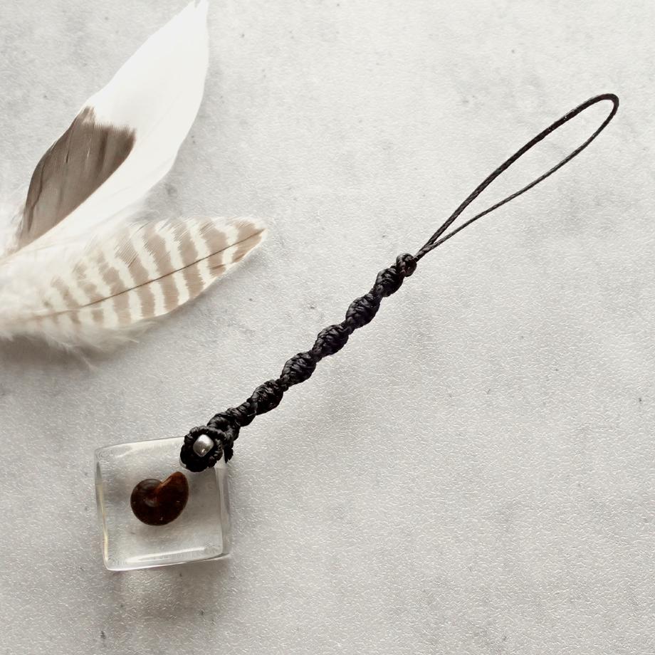 アンモナイト樹脂封入標本ストラップ1枚目の画像