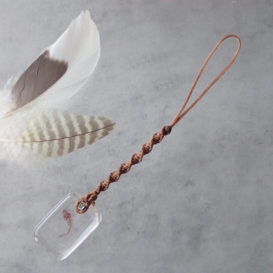 魚類単色染色樹脂封入標本ストラップ1枚目の画像