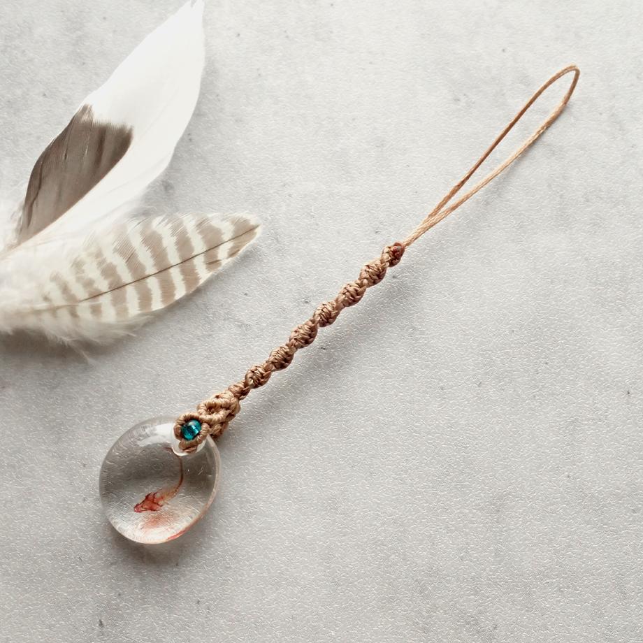 魚類単色染色樹脂封入標本ストラップ1枚目の画像