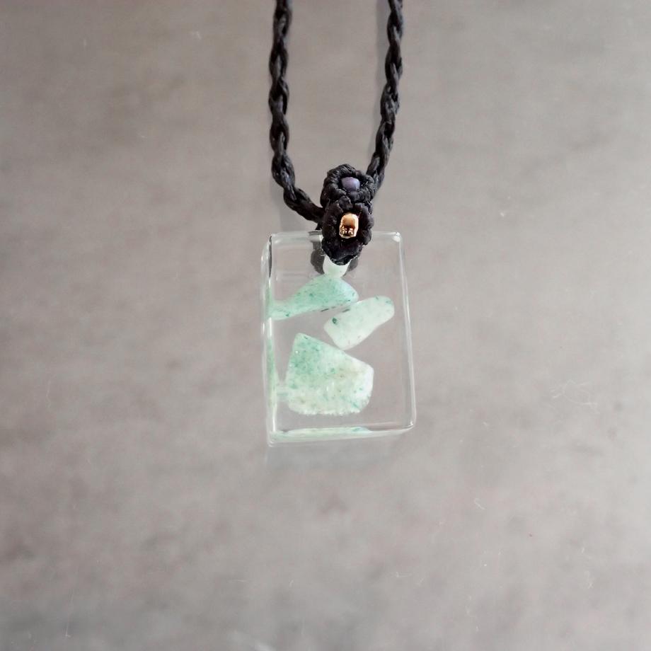 天然石樹脂封入標本ネックレス | 2枚目