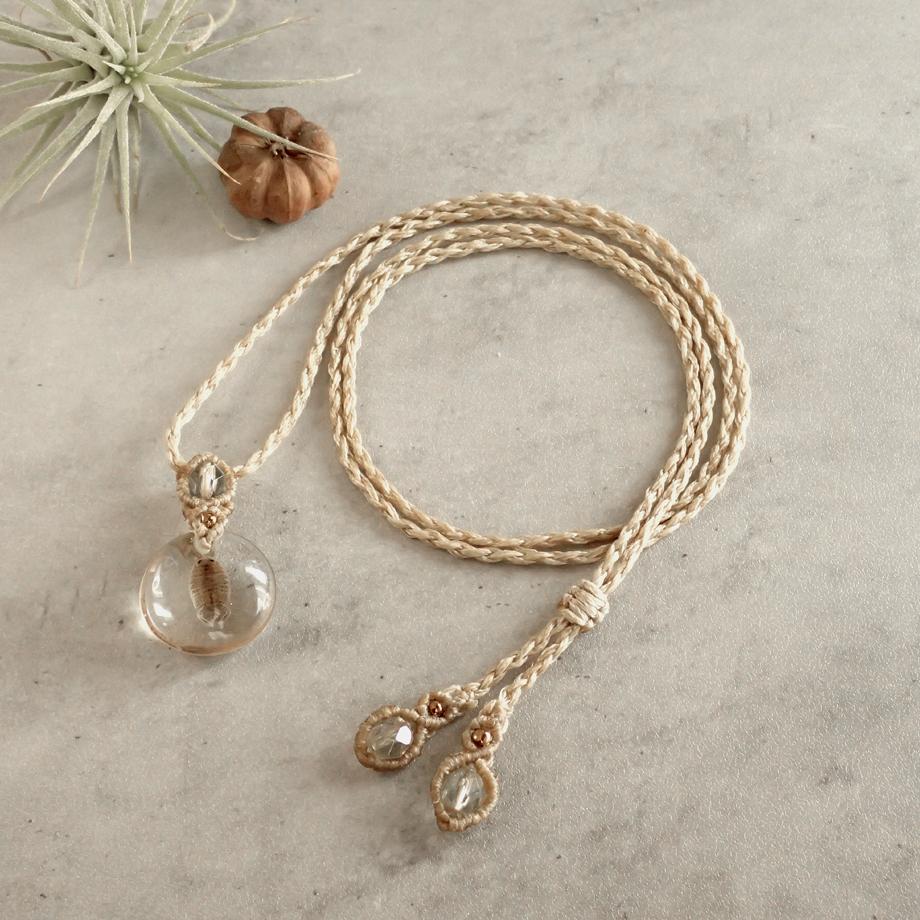 等脚類樹脂封入標本ネックレス1枚目の画像