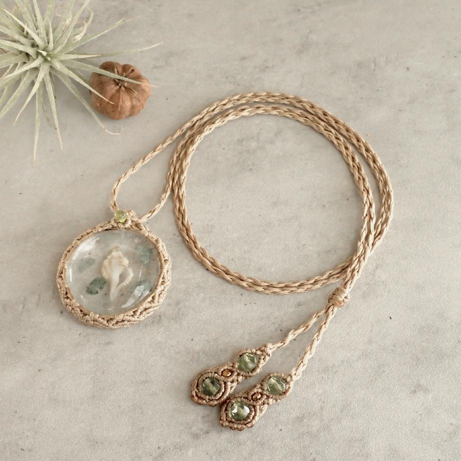 巻貝類樹脂封入標本ネックレス1枚目の画像