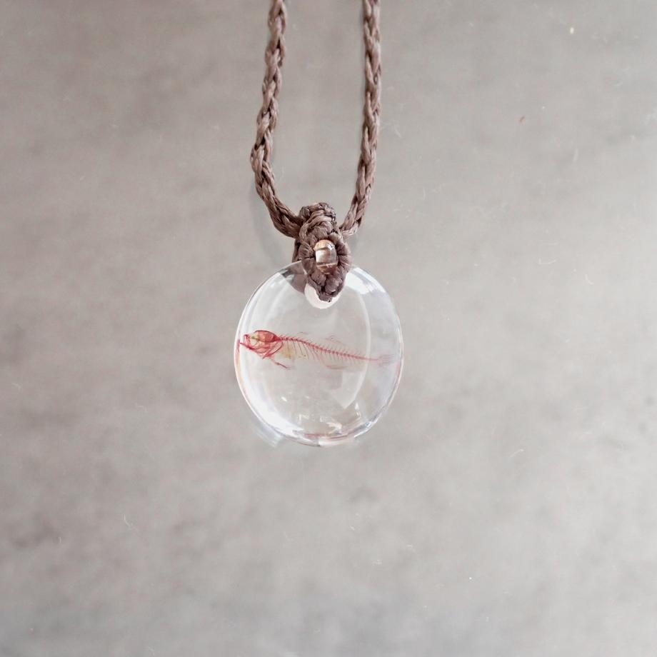 魚類単色染色樹脂封入標本ネックレス | 6枚目