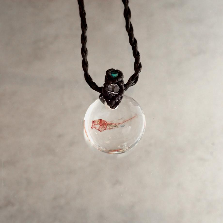 魚類単色染色樹脂封入標本ネックレス | 6枚目