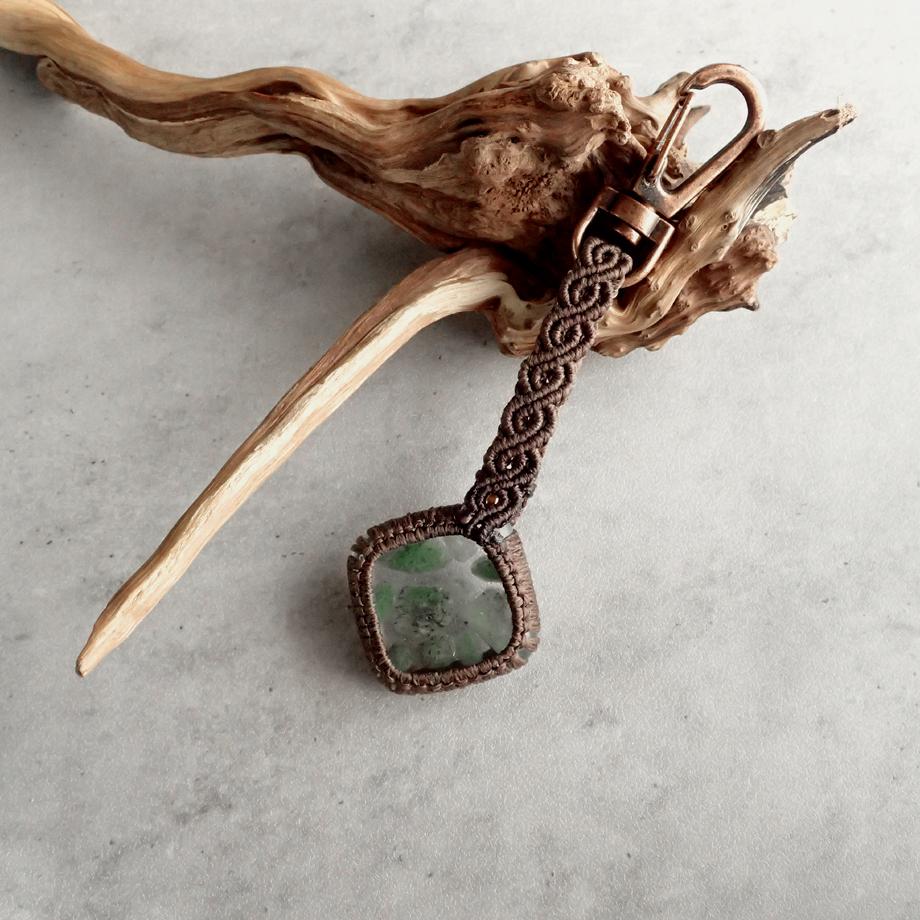 天然石樹脂封入標本キーホルダー1枚目の画像