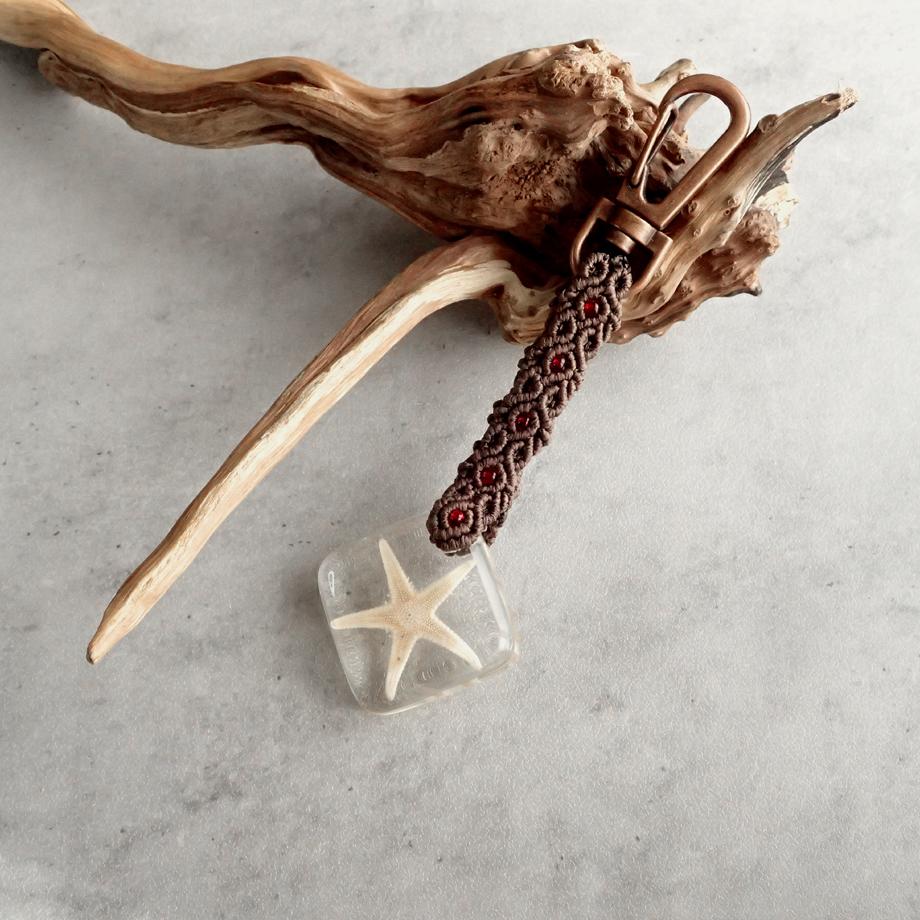 ヒトデ類樹脂封入標本キーホルダー1枚目の画像