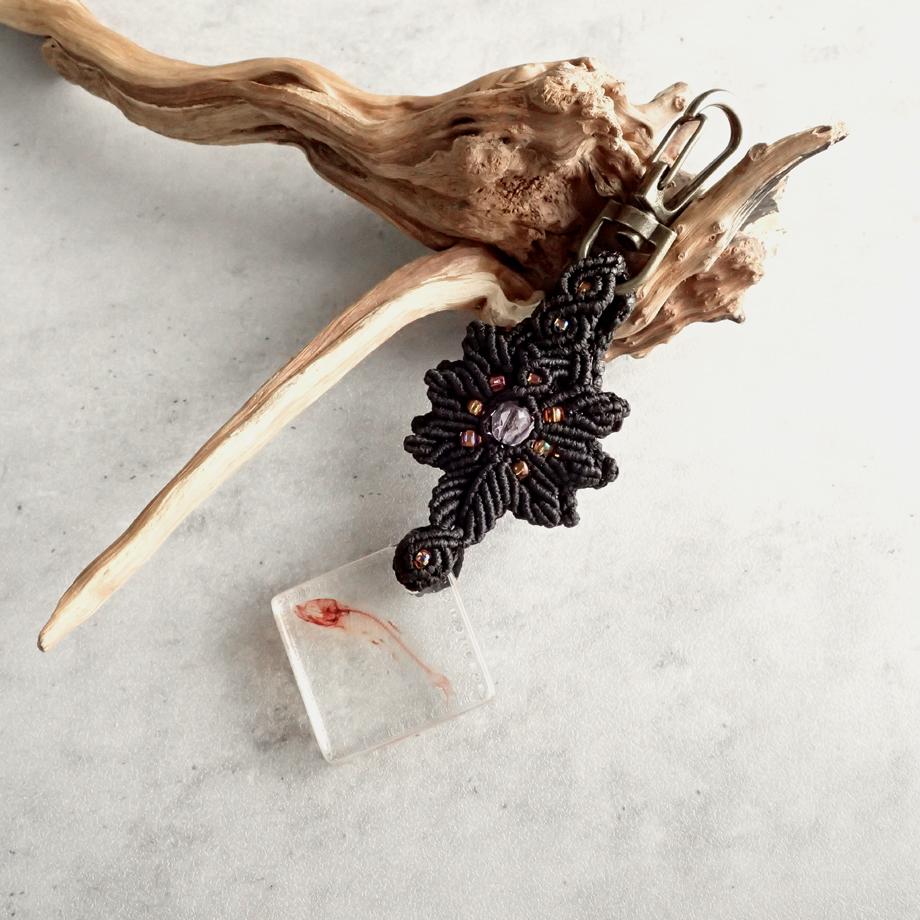 魚類単色染色樹脂封入標本キーホルダー1枚目の画像